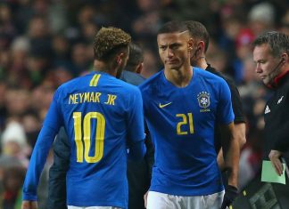 Neymar surprises Richarlison with Everton award