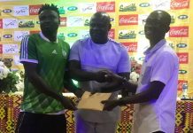 Bawumia Boy Gives Bofoakwa cash